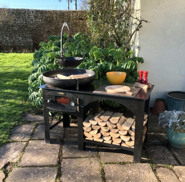Outdoor Kitchen Fire Pit with Cooking Bowl and Logs